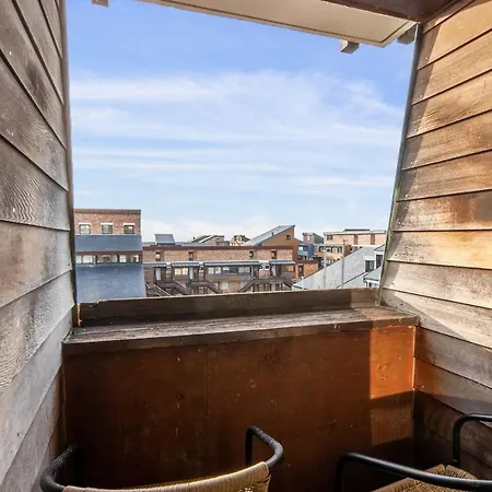 Studio Pollito - Welkeys Apartman *